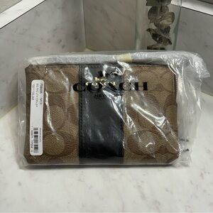 New Coach Signature Corner Zip Wristlet Khaki and Black Wallet F58035